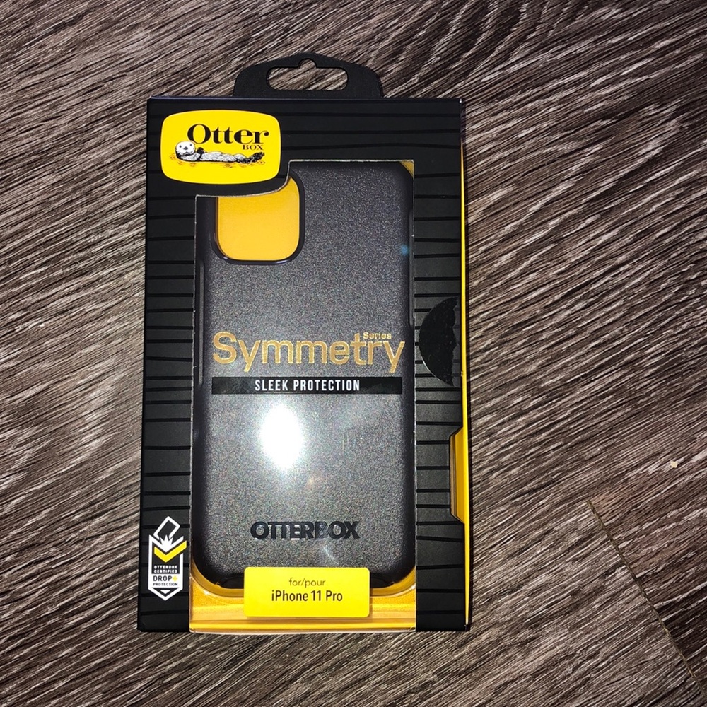 **BRAND NEW** iPhone 11 Pro OtterBox Symmetry